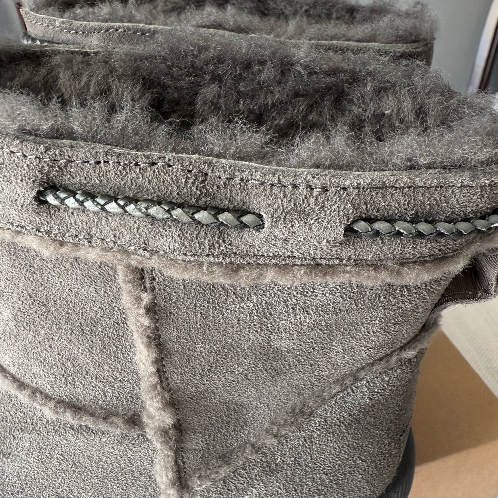 UGG CLASSIC MINI SHEARLING BRAID BOOT - Picture 6 of 9